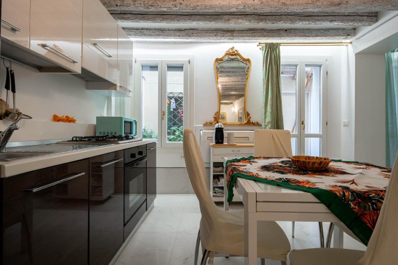 Loving In Venice, 5 Stars מראה חיצוני תמונה